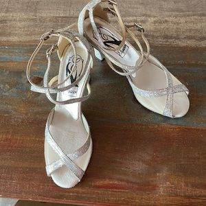 Ballroom Shoes, Elegance, Duch, Micro Fiber, Silver, Suede Sole, 2.5” Heel, SZ 6